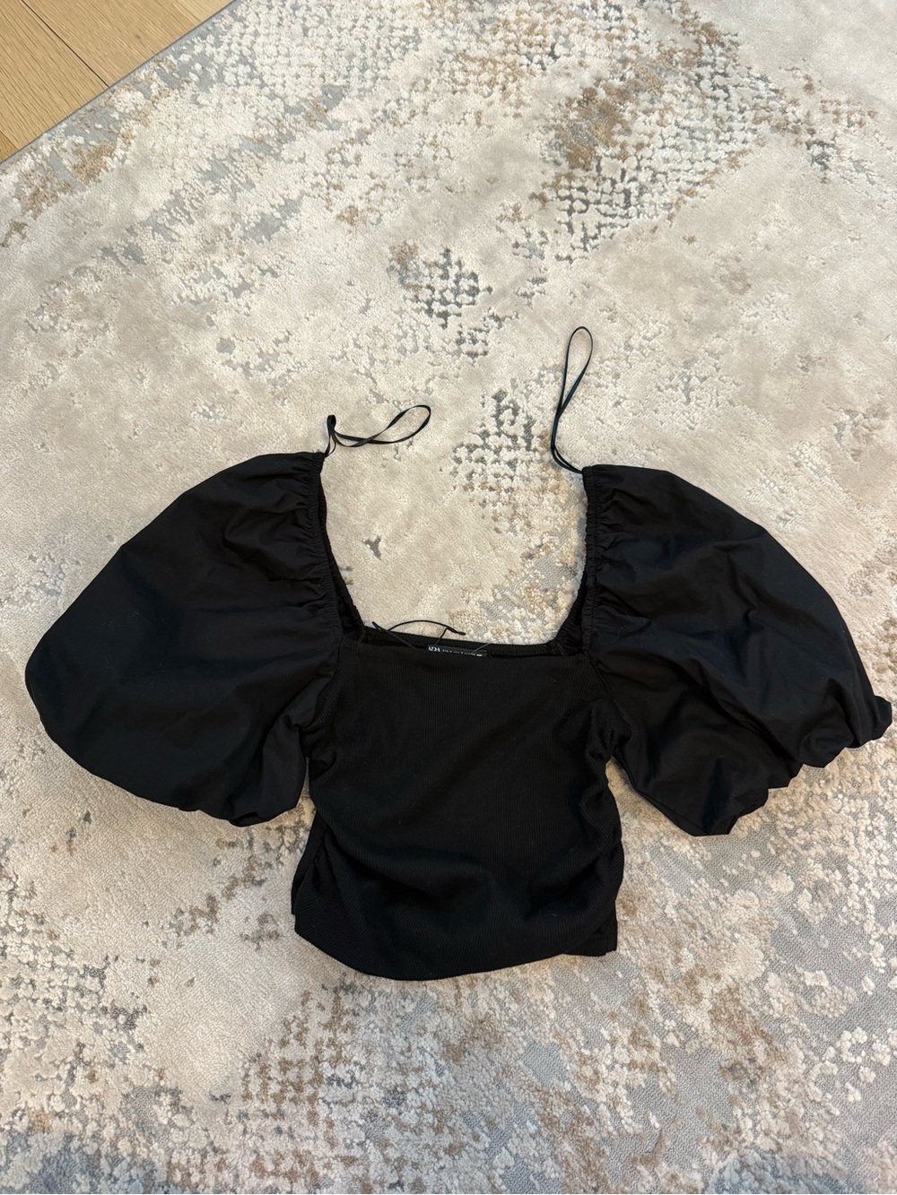 Zara puff sleeve top never worn! Size s